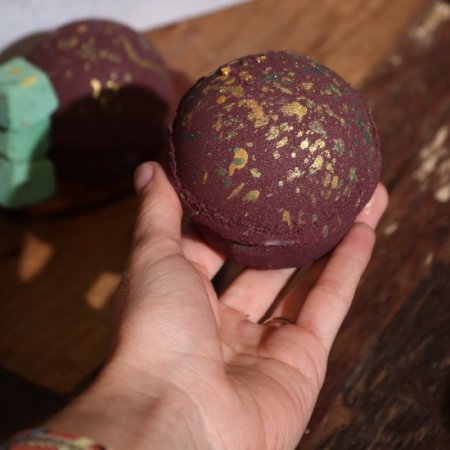 (image for) Dubai Bath Bomb - Emerald Oudh Truffle