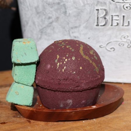 (image for) Dubai Bath Bomb - Emerald Oudh Truffle