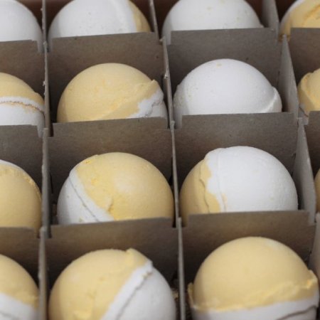 (image for) Lemon Meringue Pie Bath Bomb